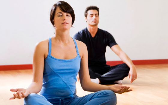   مصر اليوم - خمسة آلاف شخص يشاركون في مؤتمر اليوجا في النمسا