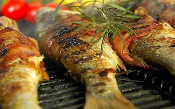   مصر اليوم - السمك المشوي بالزيت والليمون