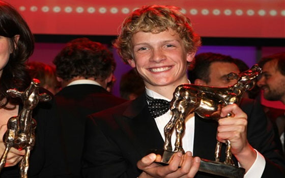   مصر اليوم - الممثل مروان كينزاري يشق عالم هوليوود بفيلم الطريق السريع