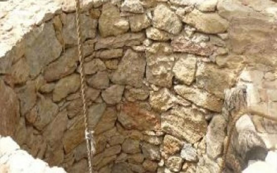   مصر اليوم - مقتل شخص وإنقاذ 3 آخرين سقطوا في بئر في سوهاج