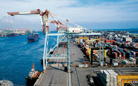 مصر اليوم - إحباط محاولة لتهريب 200 جهاز لاسلكى عبر ميناء الإسكندرية