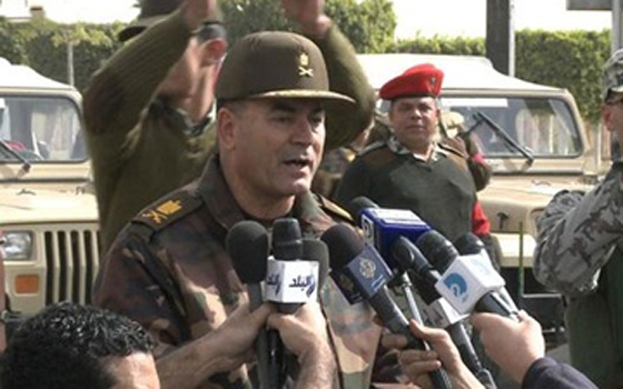   مصر اليوم - قائد الجيش الثالث يتفقد قوات تأمين المجرى الملاحيّ لقناة السويس