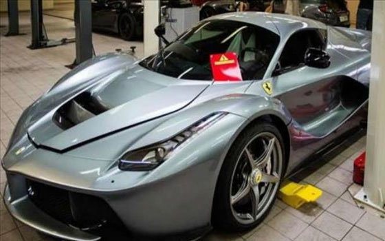   مصر اليوم - ظهور أول نسخة رمادية اللون من السيارة الخارقة لـ فيراري