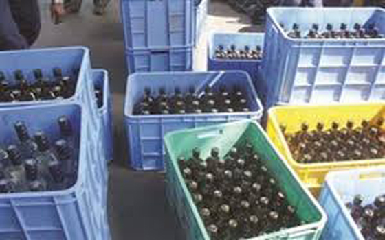 مصر اليوم - ضبط 1857 زجاجة بيرة داخل مقهى في البحيرة