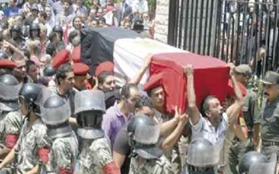   مصر اليوم - الوزراء والقوات المسلحة ينعيّان شهداء  حرس الحدود في حادث الواحات