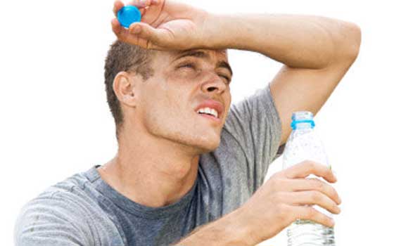 مصر اليوم - قلة السوائل والأملاح في الجسم تؤدي إلى هبوط ضغط الدم