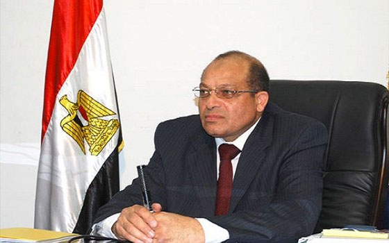   مصر اليوم - رئيس جامعة قناة السويس يتفقد امتحانات نهاية العام