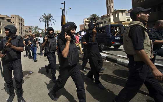   مصر اليوم - الأمن الوطني يعتقل 5 أشخاص اتهموا بالتورط في أحداث المطريَّة