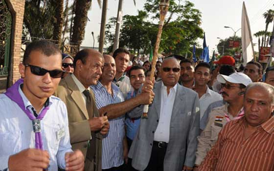 مصر اليوم - محافظ بني سويف يُكرم قدامى الجوالة والكشافة المصريّة في المحافظة