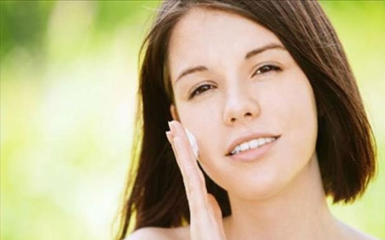 مصر اليوم - طرق بسيطة لتجنب تدهور البشرة في الصيف