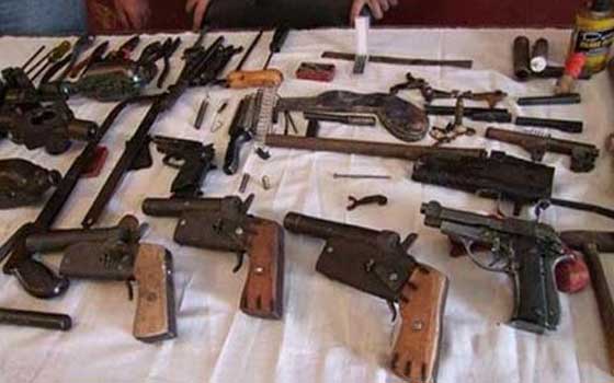 مصر اليوم - ضبط سائق يصنع أسلحة نارية بمنزله في الدقهلية