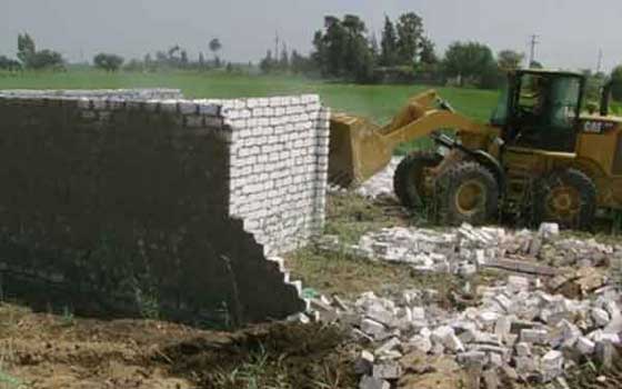   مصر اليوم - إزالة 34 حالة تعدي على الأراضي الزراعيَّة والدولة في سوهاج