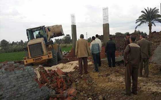   مصر اليوم - حملات لإزالة التعديات على الأراضي الزراعية في البحيرة