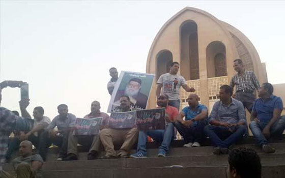   مصر اليوم - أقباطُ دير القِدِّيس الخَرَّاز يحتَجُّون على منعِ الترانيم البروتُستَانْتِيّة