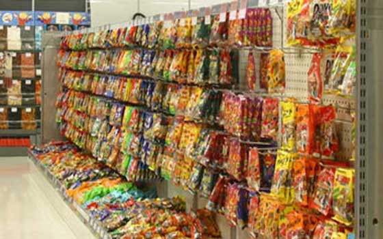   مصر اليوم - ضبط مئات من أكياس العصير مجهولة المصدر في سوهاج