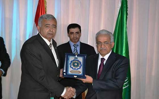   مصر اليوم - قيادات السويس والجيش الثالث في وداع القنصل السعوديّ