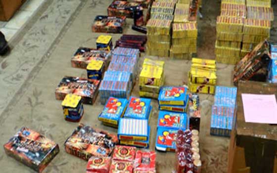   مصر اليوم - تموين البحيرة يضبط 10 آلاف صاروخ ألعاب ناريّة