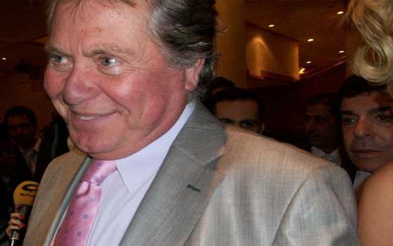   مصر اليوم - نيابة أكتوبر تُخلي سبيل حسين فهمي بتهمة السب والقذف