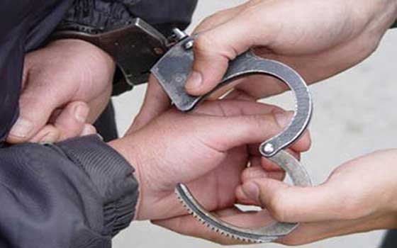   مصر اليوم - القبض على مواطن بتهمة قتل ابنته وولده في الأدرن