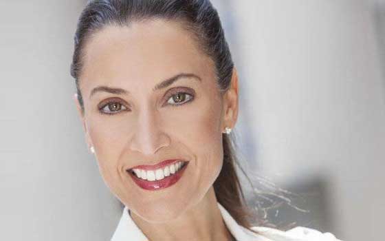   مصر اليوم - المرأة فوق الأربعين كيف تضع ماكياجها