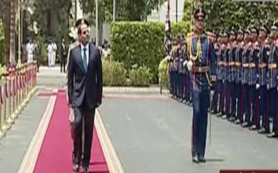 مصر اليوم - بدء مراسم تسليّم السلطة إلى السيّسي وسط حضور زعماء عرب و أجانب