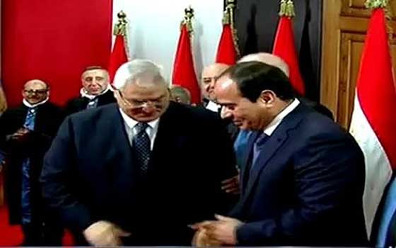   مصر اليوم - السيّسي و منصور يوقعان على وثيّقة تسليّم السلطة وسط حضور عربّي ودُولي