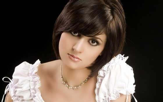   مصر اليوم - شذى ترفع يدها بإشارة أربعة وتخرج لسانها على الهواء ساخرة