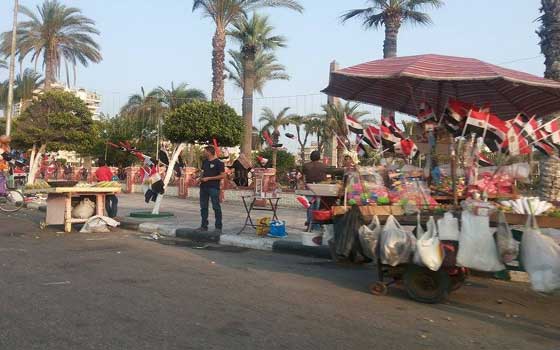   مصر اليوم - توافد العشرات لميدان الشُّهداء في بورسعيد للاحتفال بتنصيب السِّيسي رئيسًا