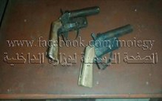 مصر اليوم - توقيف اثنين في البحيرة بتهمة حيازة أسلحة ناريَّة