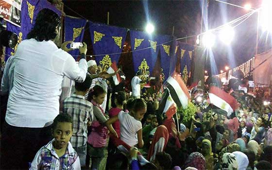   مصر اليوم - بورسعيد تحتفل بتنصيب السيسيّ على أنغام السمسميَّة