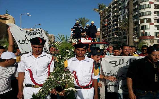   مصر اليوم - تشييع جنازة كريم العايق أحد شهداء مجزرة رفح