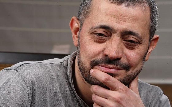   مصر اليوم - جورج وسوف وزوجته شاليمار ينامان في غرفتيْن منفصلتيْن بسبب الضوء