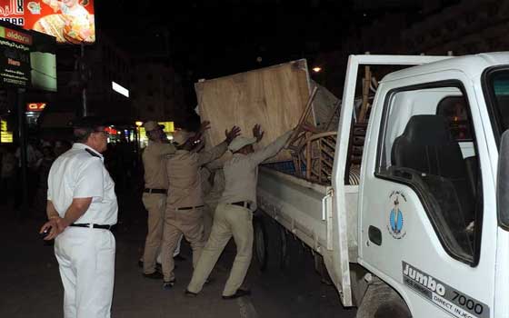 مصر اليوم - مدير أمن البحر الأحمر يقود حملة لرفع الإشغالات في الغردقة