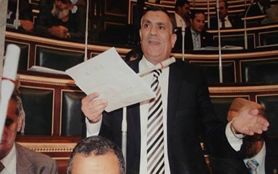 مصر اليوم - أمين حزب الوفد في بني سويف يتَّهم الإخوان بحرق سيَّارته