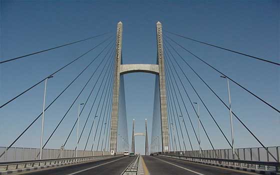   مصر اليوم - نائب محافظ القاهرة: كوبري السلام سليم إنشائيًا ويتم تركيب الباكيات التي انهارت