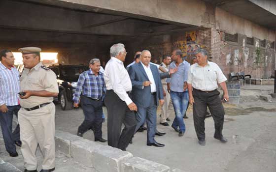 مصر اليوم - البتيتي يتفقد شوارع بني سويف ويستمع لمشاكل المواطنين