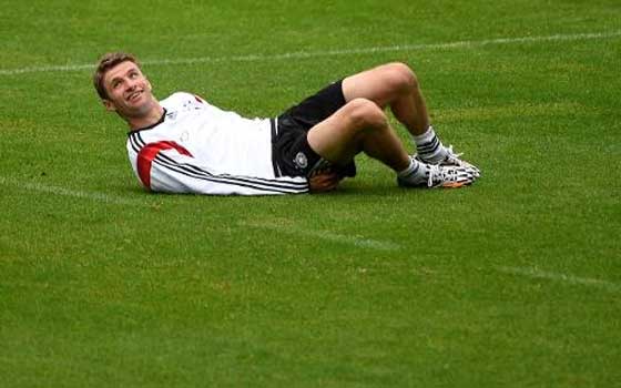   مصر اليوم - لام ومولر يمددان عقديهما مع بايرن عامين اضافيين