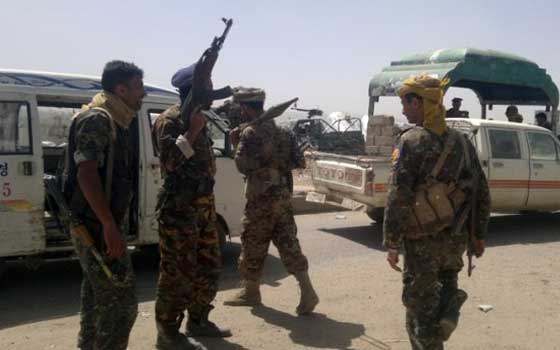   مصر اليوم - مقتل 3 جنود وإصابة آخرين في هجوم على دوريّة للجيش اليمنيّ شرق البلاد