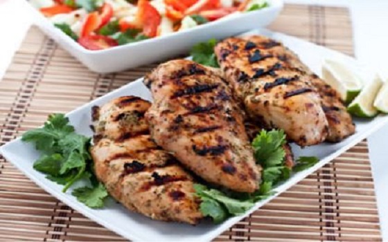   مصر اليوم - صدور الدجاج المشوية مع الكركم والكزبرة