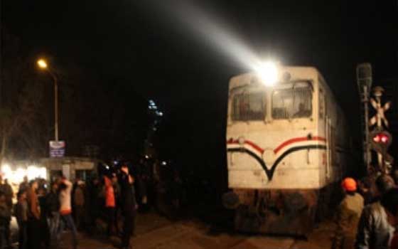 مصر اليوم - مقتل شاب أسفل عجلات القطار ببني مزار في المنيا