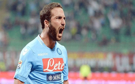   مصر اليوم - هيجواين مهاجم نابولى على رادار برشلونه