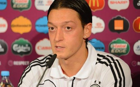   مصر اليوم - يواكيم لوف  أوزيل سيظهر فى اعلى مستوى فى البرازيل