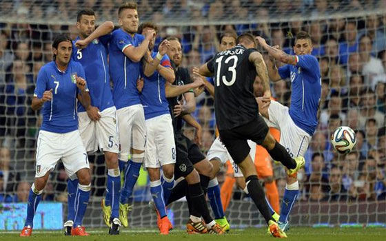   مصر اليوم - إيطاليا تتعادل مع ايرلندا في كره القدم