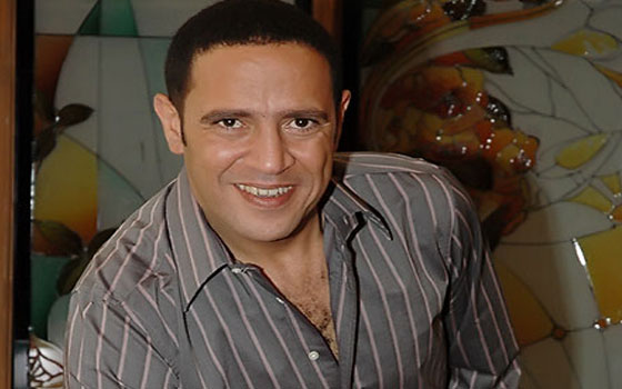   مصر اليوم - اشرف عبد الباقي يتعرض لسرقة ربع مليون جنيه في الاستديو