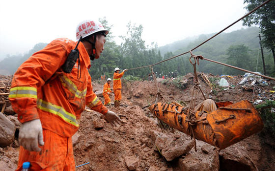   مصر اليوم - وفاة عشرة أشخاص بسبب الإنهيارات الأرضية في سريلانكا