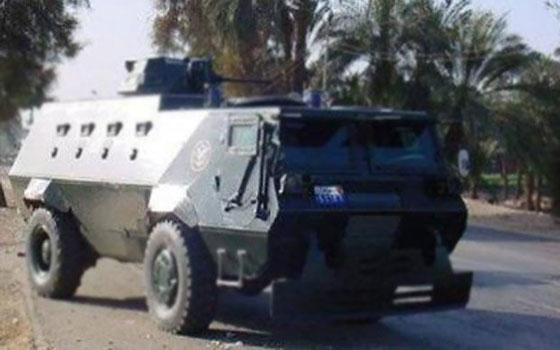 مصر اليوم - إصابة 6 مجندين في حادث تصادم مدرعة بسيارة نقل المجندين في رفح