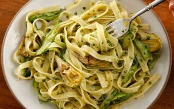   مصر اليوم - الفيتوتشيني بسلطة البيستو