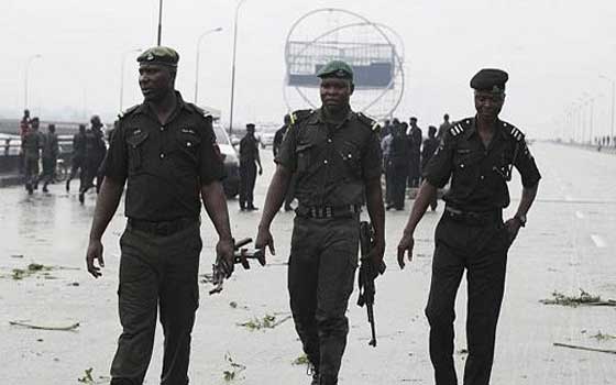 مصر اليوم - تشديد الإجراءات الأمنية بمدينة كانو النيجيرية بعد وفاة أميرها