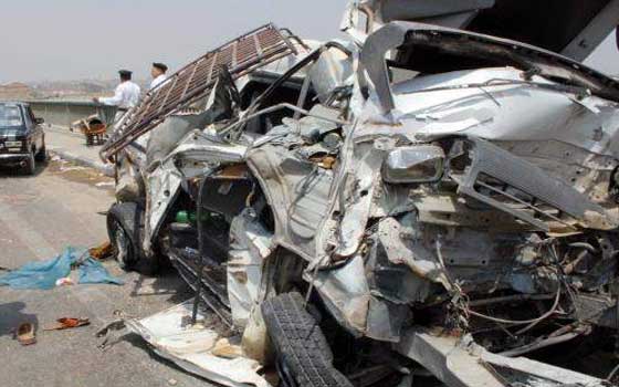   مصر اليوم - مصرع 3 و إصابة 11 في حادث تصادم 4 سيارات في أسوان