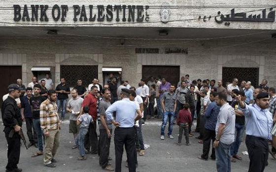 مصر اليوم - أمن حماس يغلق بنوك قطاع غزة بعد مناوشات بين موظفي غزة والسلطة